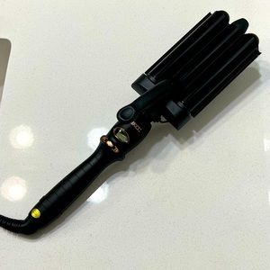 Triple barrel crimper waver, Amika brand